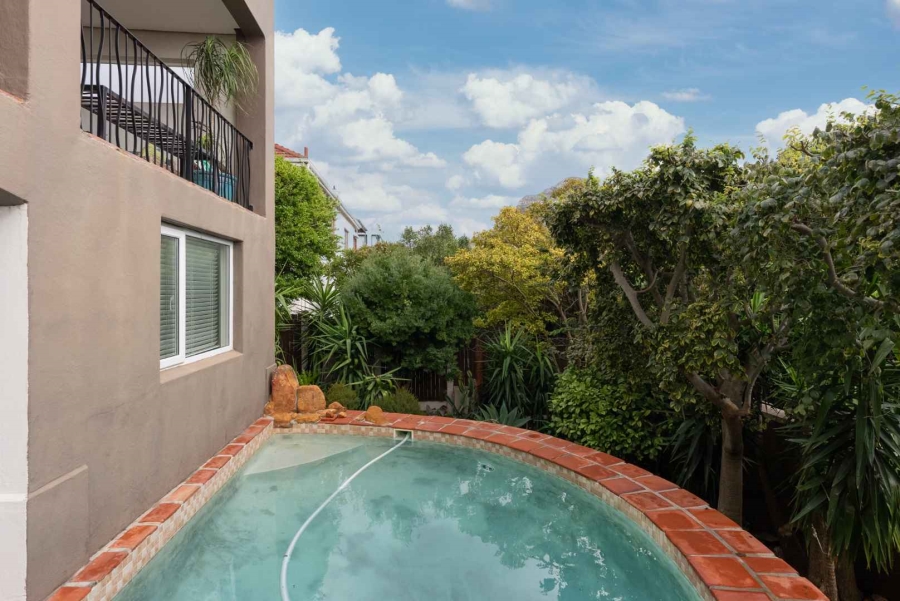 4 Bedroom Property for Sale in Oranjezicht Western Cape